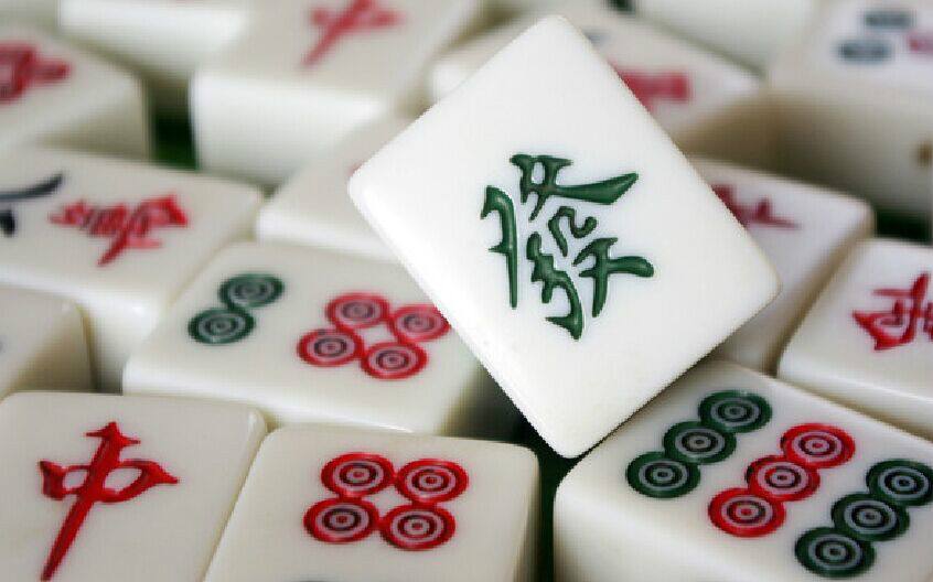今天打麻将坐哪个方位能赢（传授在打麻将时选择有利方位）