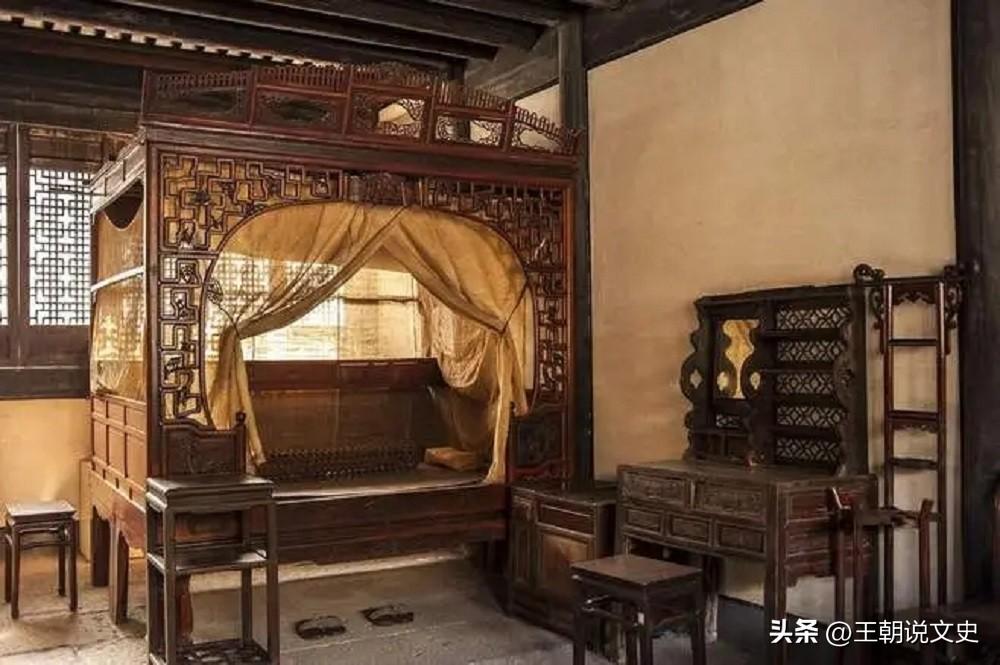 床下储物柜放什么好？巧妙收纳，床底旺财风水大揭秘