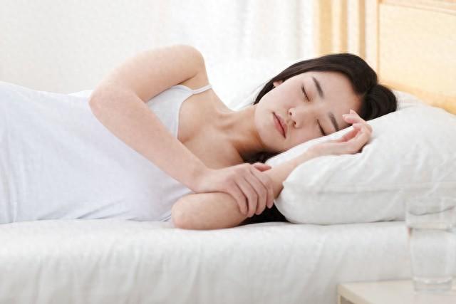床头朝西睡觉好不好风水学？风水学告诉你最佳睡眠方位