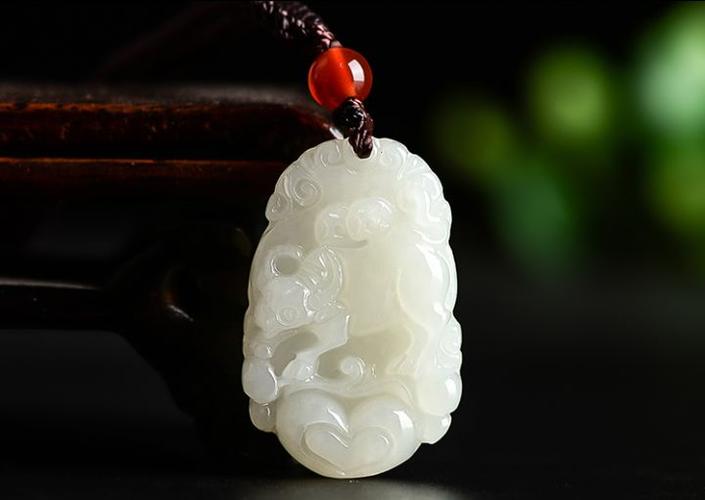属虎的为什么不能戴玉（属虎的人为何忌戴玉）