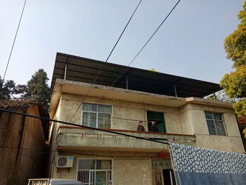 房子后面搭个棚子算违建吗？探究其合规性与风水关系